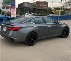 نيسان ألتيما